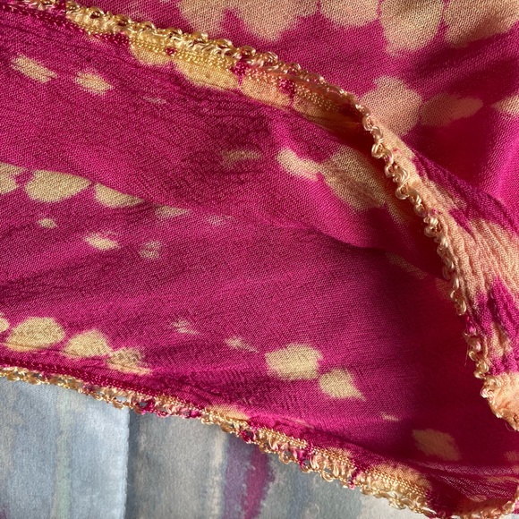 A Fuschia tunic. Sleeveless. One size. - Picture 5 of 5